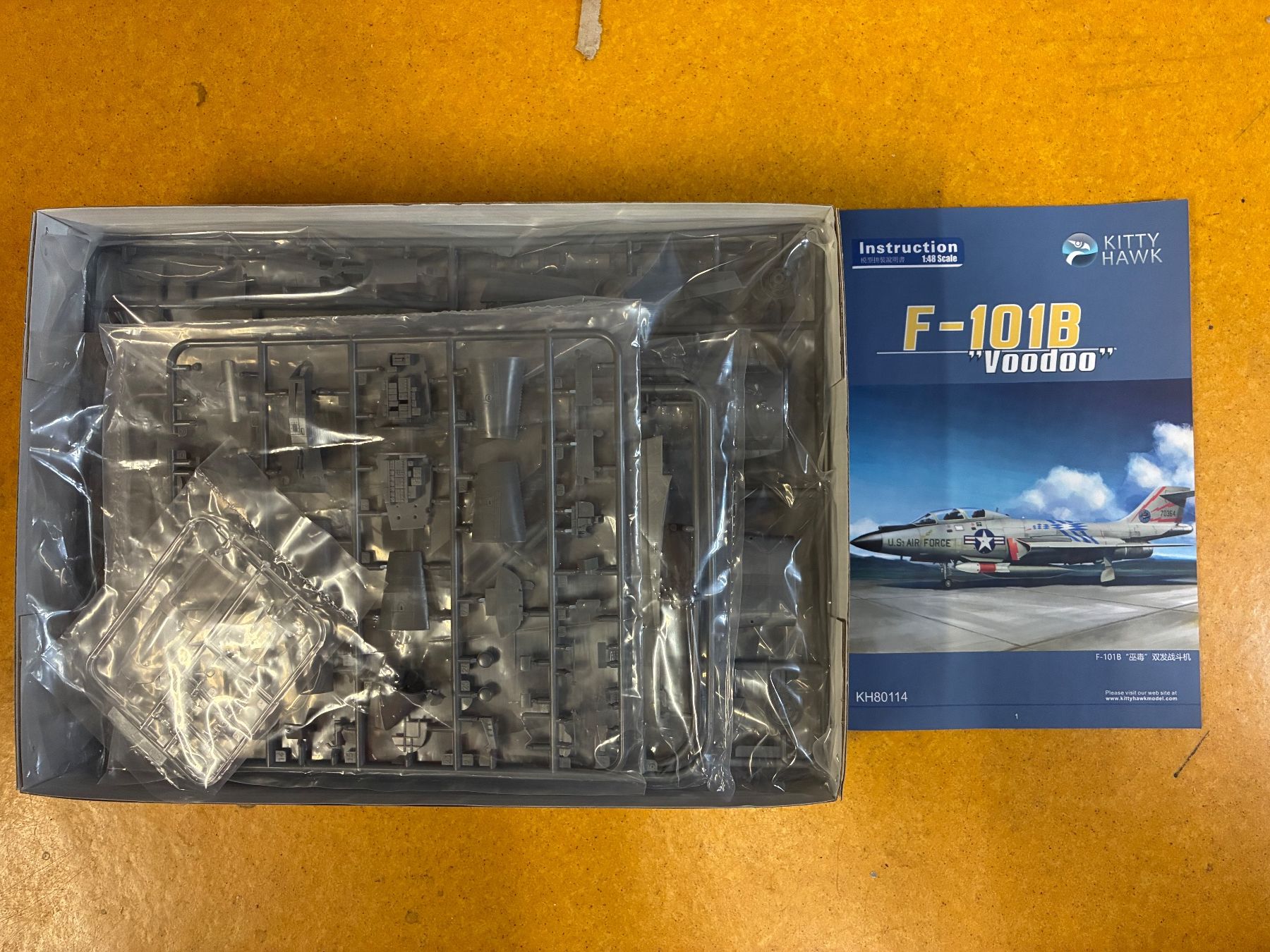 Kit di modellismo & Modellini statici: F-101B Voodoo 1:48 Kitty Hawk – Nuovo e nell'imballaggio originale da Rapperswil BE venduto da Silverwings 1