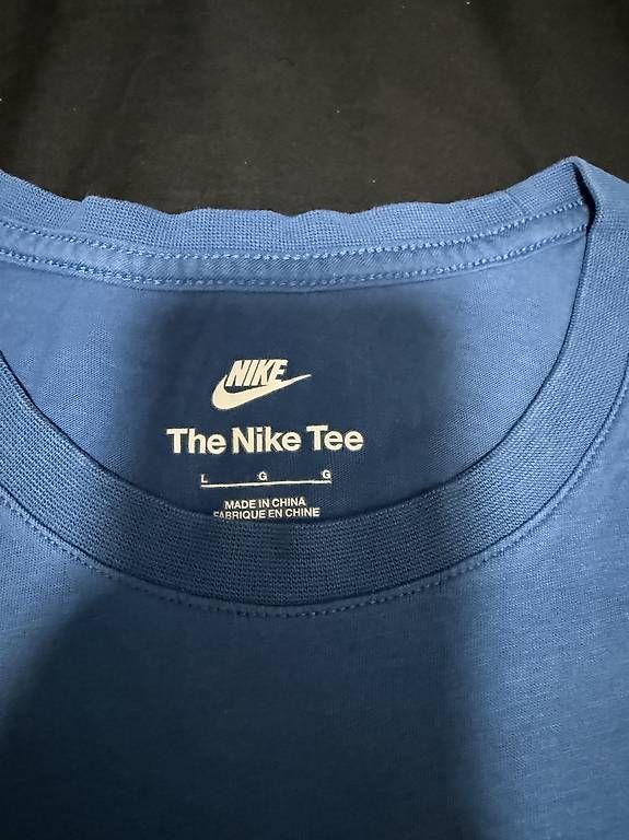 Nike T-shirt: Nike T-shirt Bleu Taille L – Usato da Chézard-St-Martin venduto da keke_0675 1