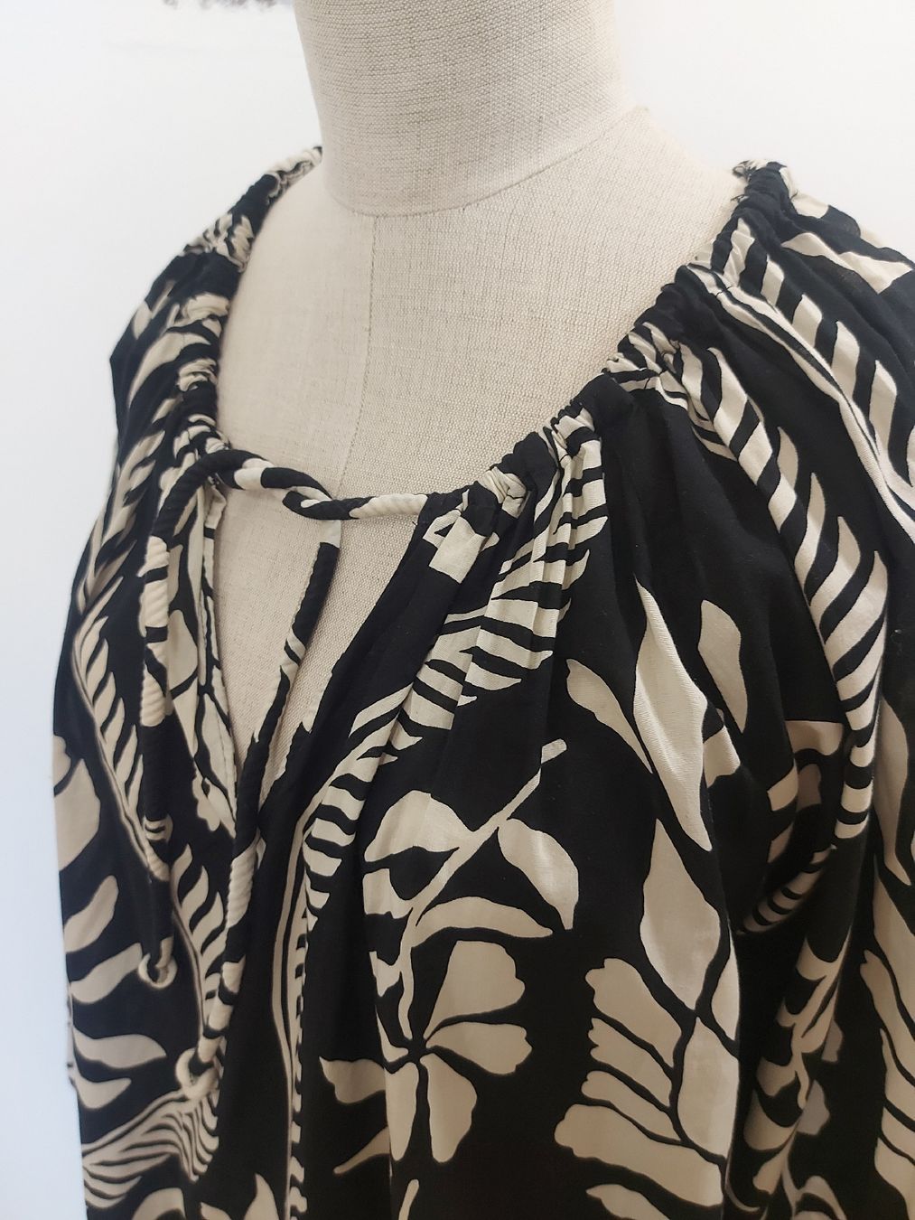 H&M Kleider: Kleid, Kaftan, schwarz/beide, Gr. L – Gebraucht aus Oberengstringen von PaolaDe 3