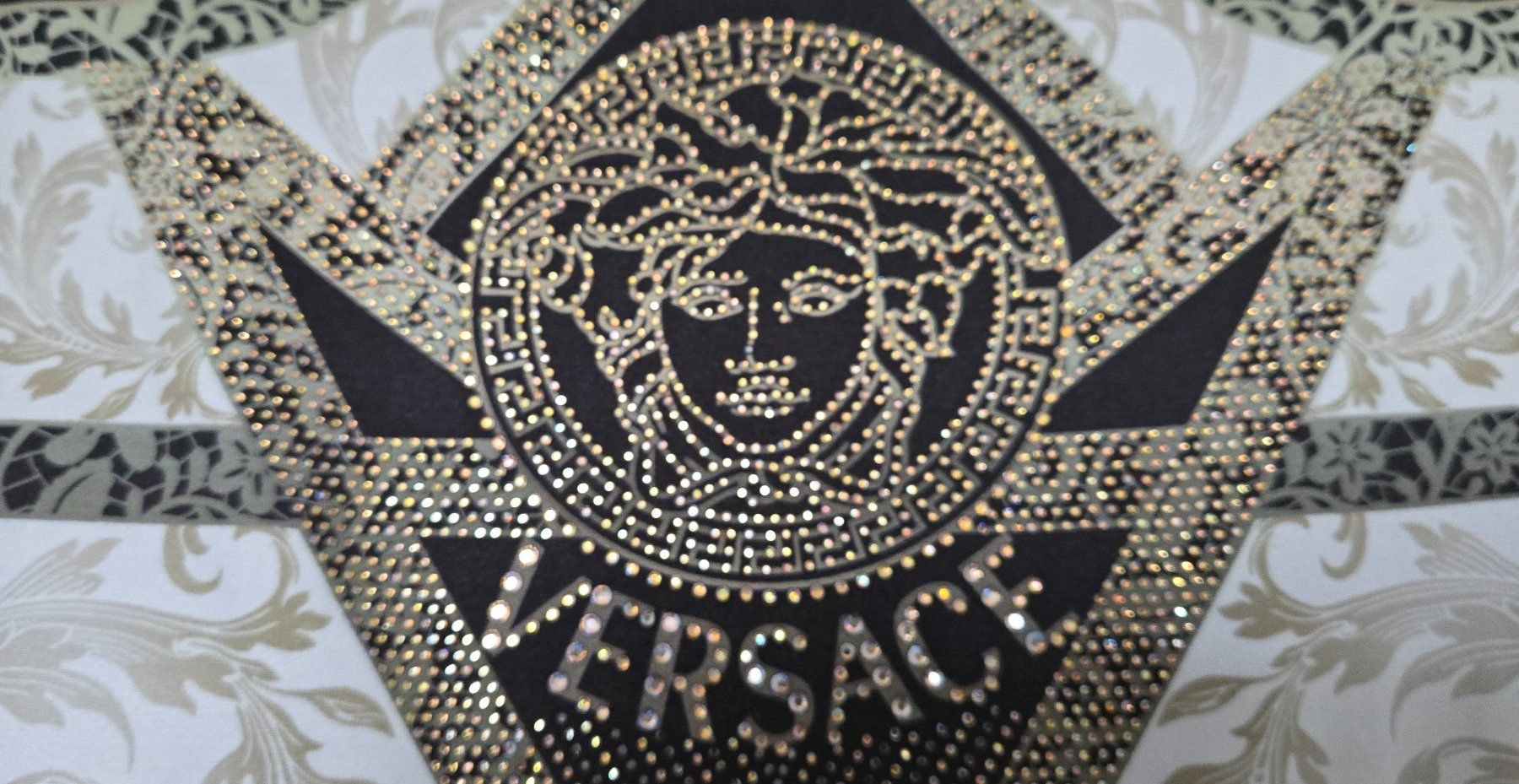 T-shirt: Versace T-Shirt Kurzarm mit Strass Grösse S – Usato da Adlikon b.Regensdf venduto da YvZi 1