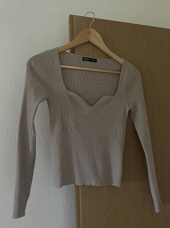 Shein Pullover & Sweatshirts: Geripptes Langarmshirt – Gebraucht aus Zürich von mar_5gpw