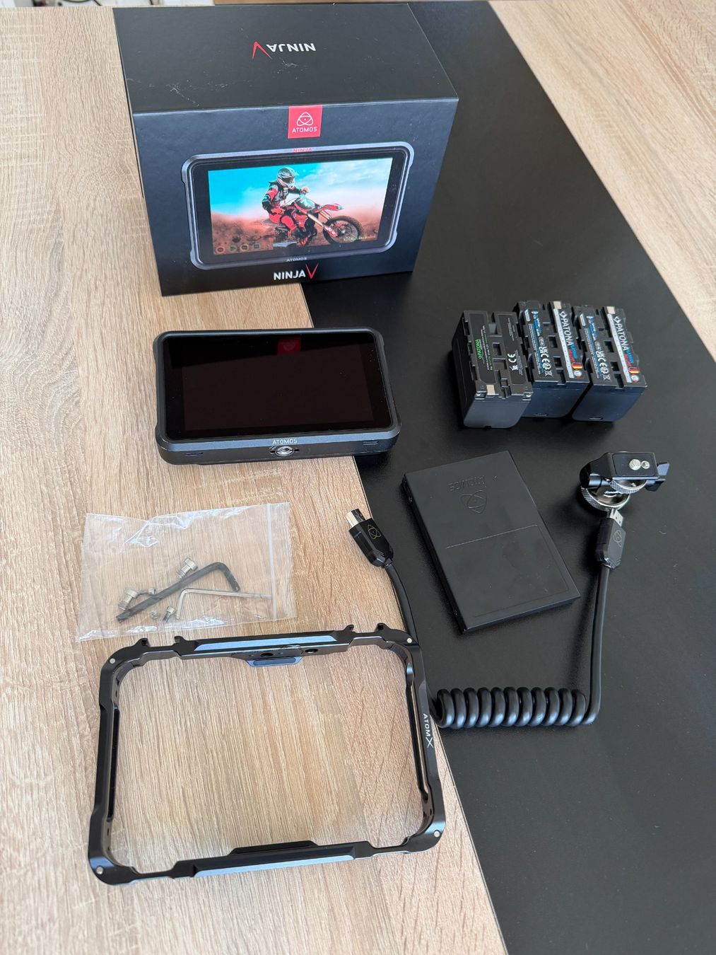 Atomos Registratori: Atomos Ninja V + Samsung 1T + 3 batteries + câble + support – Usato da Courgenay venduto da Mic2412 2