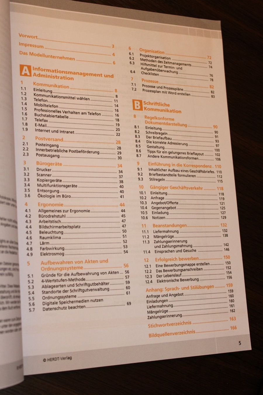 Bücher: IKA-Ausbildung Kommunikation und Administration – Gebraucht aus Bülach von Au80 1