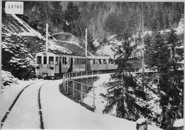 Train pour Montreux sur les ponts du