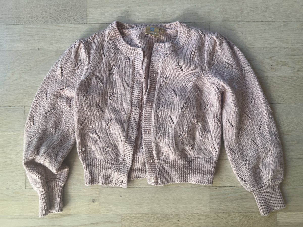 Vestes & Manteaux: Strickjäckli mit Goldfäden – D'occasion à Allschwil par Fabienne0124