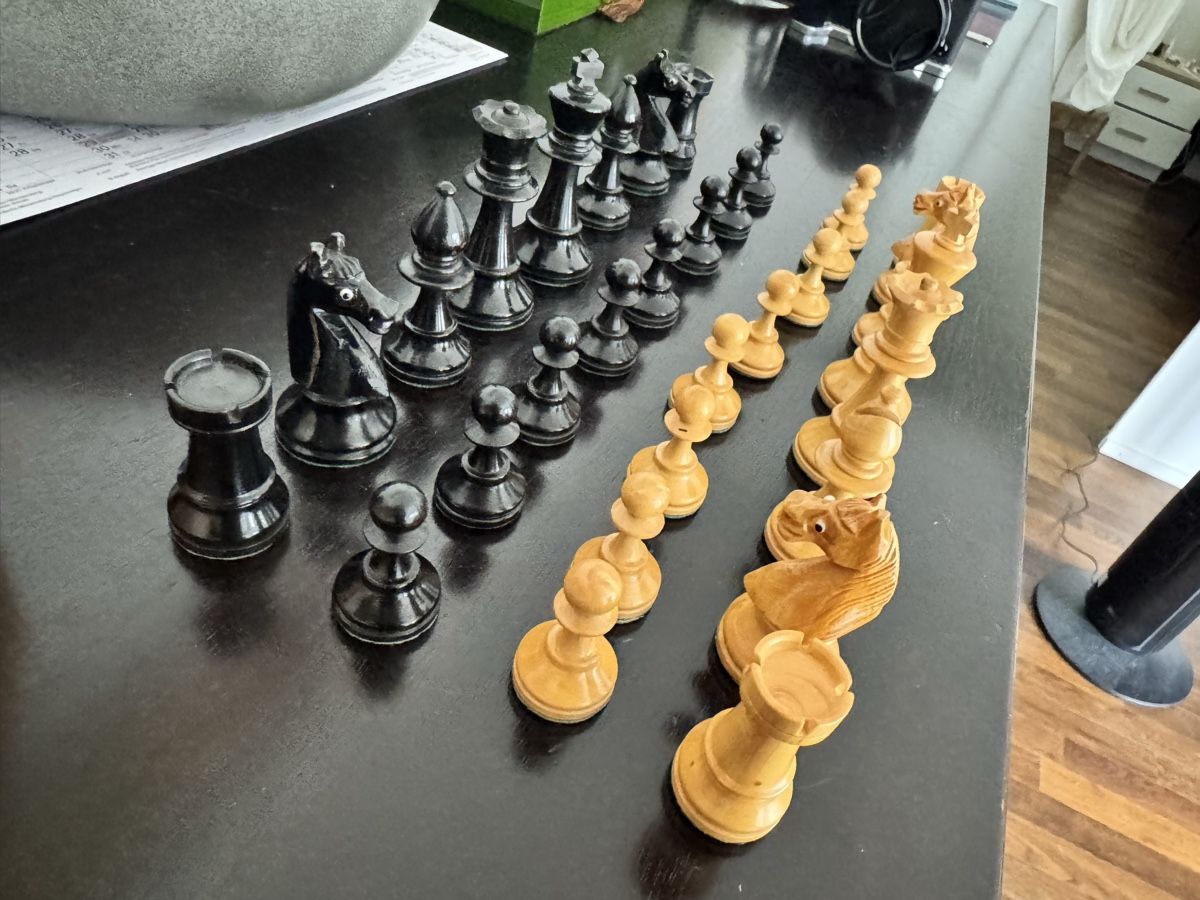 Jeux: Schachfiguren Handgefertigt  – D'occasion à Glattpark(Opfikon) par ale_mg8x