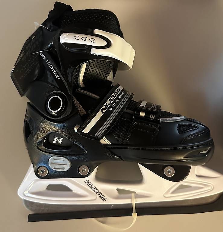 Pattini da ghiaccio: Nijdam Kinder-Eishockeyschlittschuhe Gr. 2932 – Nuovo e nell'imballaggio originale da Sursee venduto da ali_wd2m 1