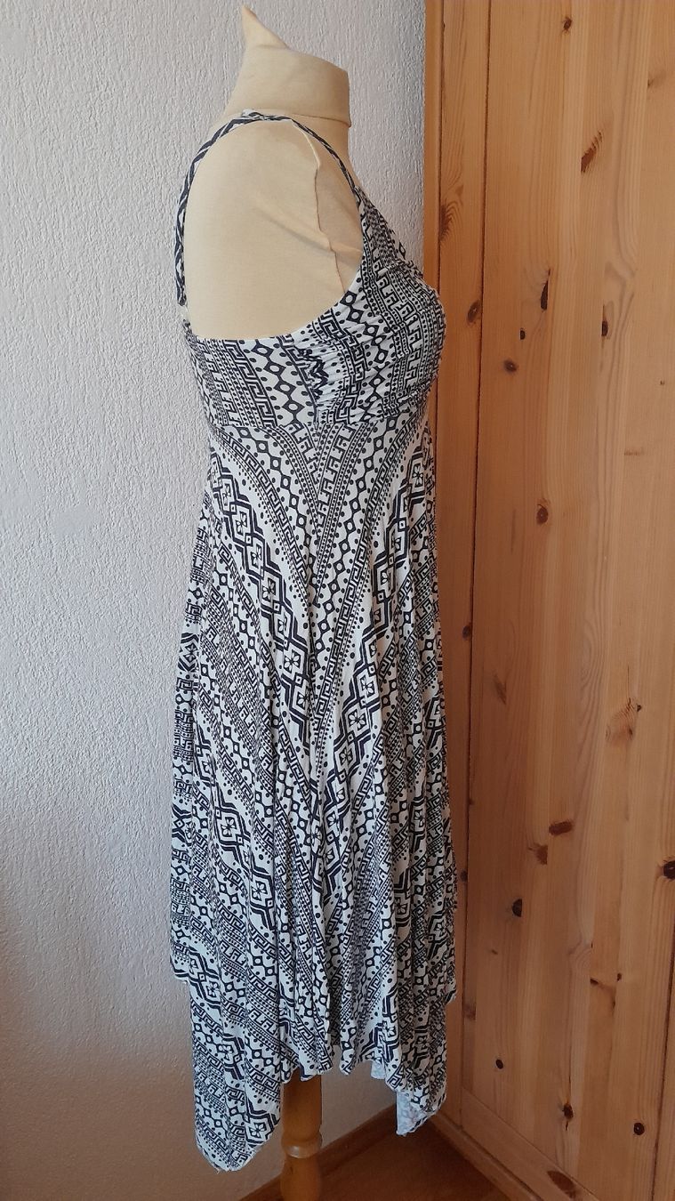Kleider: Sommerkleid auch als Rock tragbar – Gebraucht aus Innerthal von System_of_a_down 1