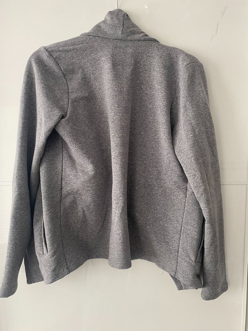Giacche: Object Cardigan Gr. L in grau – Usato da Füllinsdorf venduto da Sunnebliemli7 2