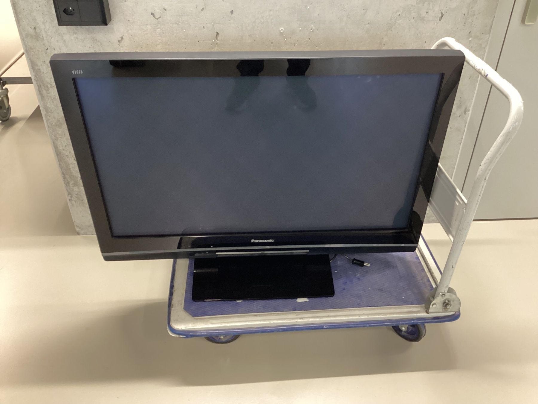 Panasonic Televisori: Panasonic TH-42PX80E 42" Plasma-TV -Wiitergäh – Usato da Zug venduto da GGZatWork