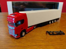 Herpa Scania CS rot mit Kühlauflieger in weiss 1:87