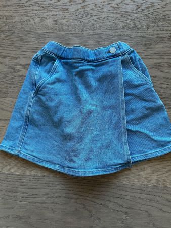 Skirt (Shorts und Rock in einem) Grösse 130 von Uniqlo