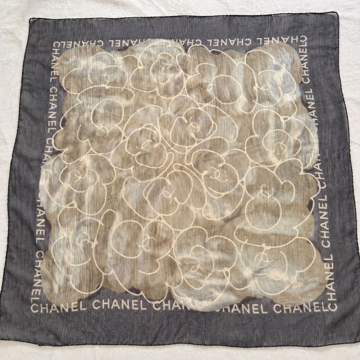 Chanel Foulards, Tücher & Schals: Original Chanel Silk Scarf VINTAGE – Gebraucht aus Uetikon am See von ste_xq7b