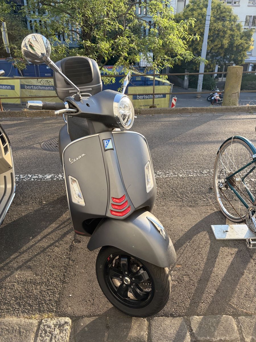 Vespa Scooter: Vespa GTS 300 Super Sport – Usato da Basel venduto da Skrimi