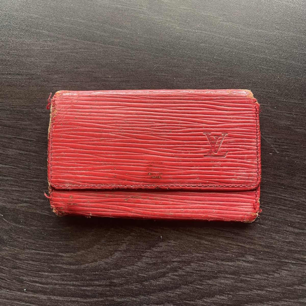 Louis Vuitton Portafogli: Vintage Louis Vuitton red key holder – Usato da Genève venduto da FoundTears