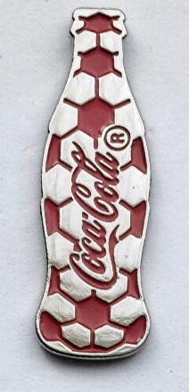 Coca-Cola Plaketten & Abzeichen: Coca-Cola Flaschen Pin – Gebraucht aus Pfäffikon ZH von Colacity