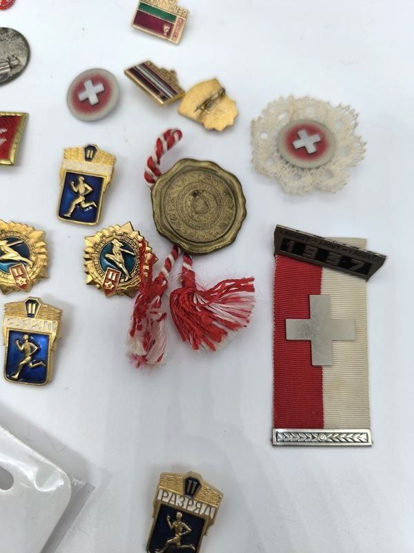 Plaketten & Abzeichen: Lot Pins 32 Stück – Gebraucht aus Rüti ZH von Restwert_Rueti_ZH 1
