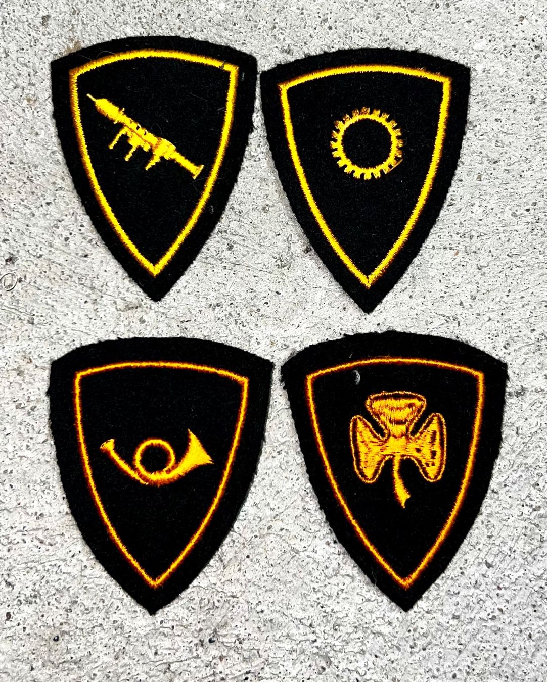 Schweizer Armee Uniformi: 4 badge spécialiste armée abzeichen uniforme – Usato da Nyon venduto da 65d45