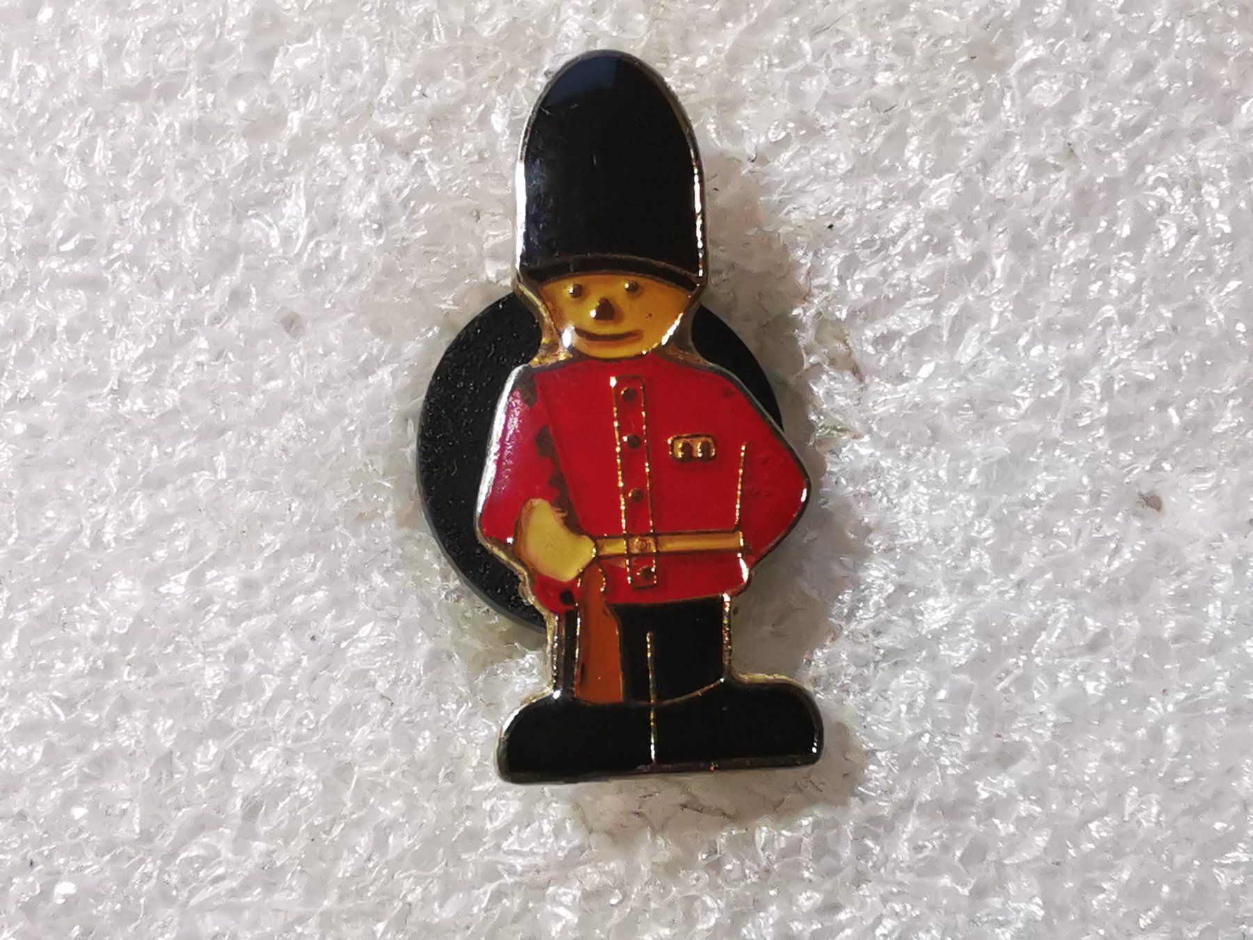 Placchette & Badge: Ansteckpin 53: Royale Garde – Usato da Oppligen venduto da Pin-Fall-Shop
