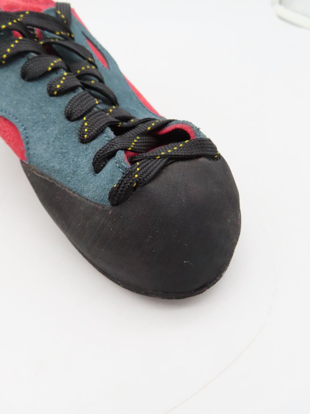 Scarpe da uomo: Bestard Kletterschuhe schwarz-grau-rot – Usato da Reinach BL venduto da WBZ-Flohmarkt 4
