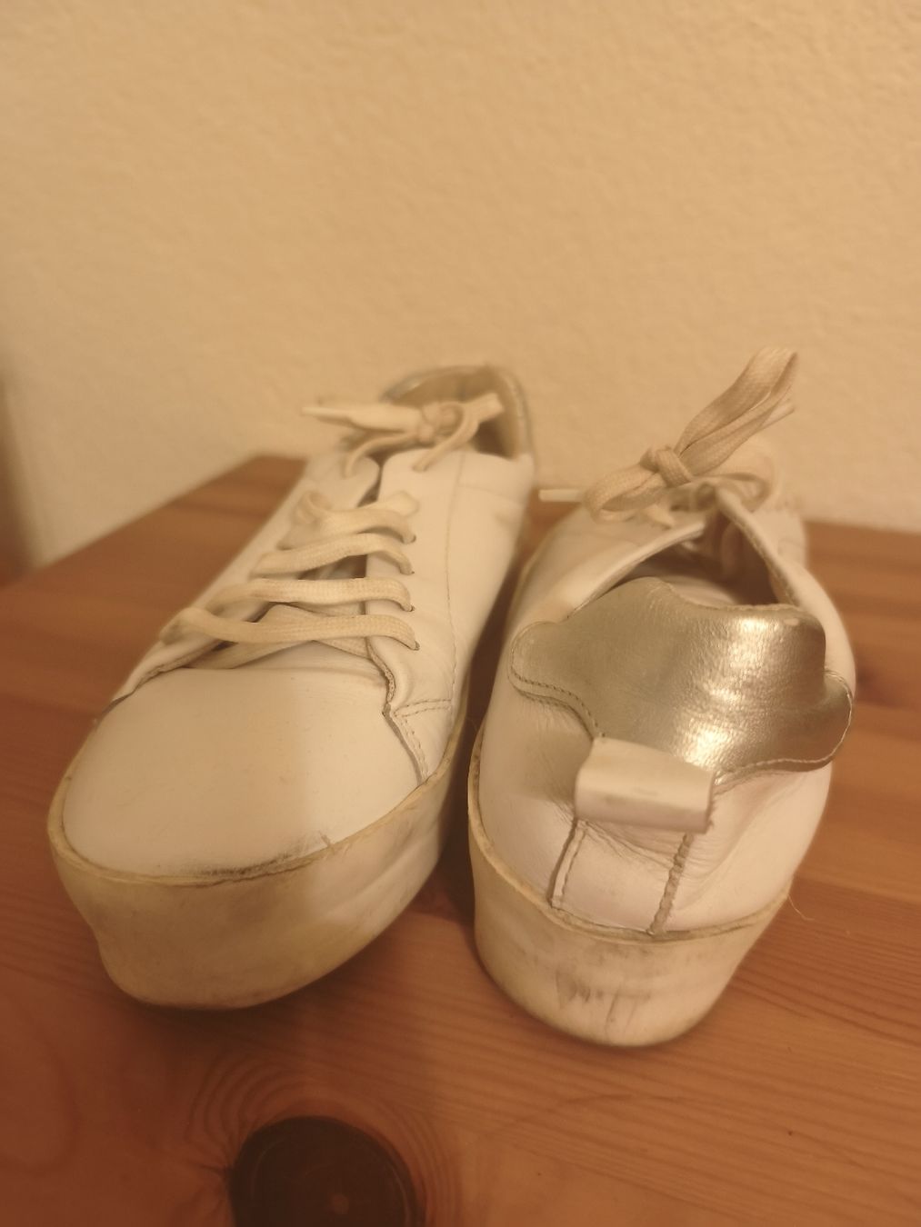 Damenschuhe: weisse Turnschuhe – Gebraucht aus Luzern von Schneuger1 3