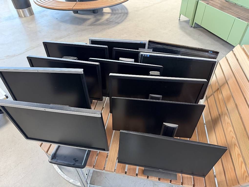 Monitor: 12x Monitore – Usato da Zürich venduto da jetztkaufen24 2