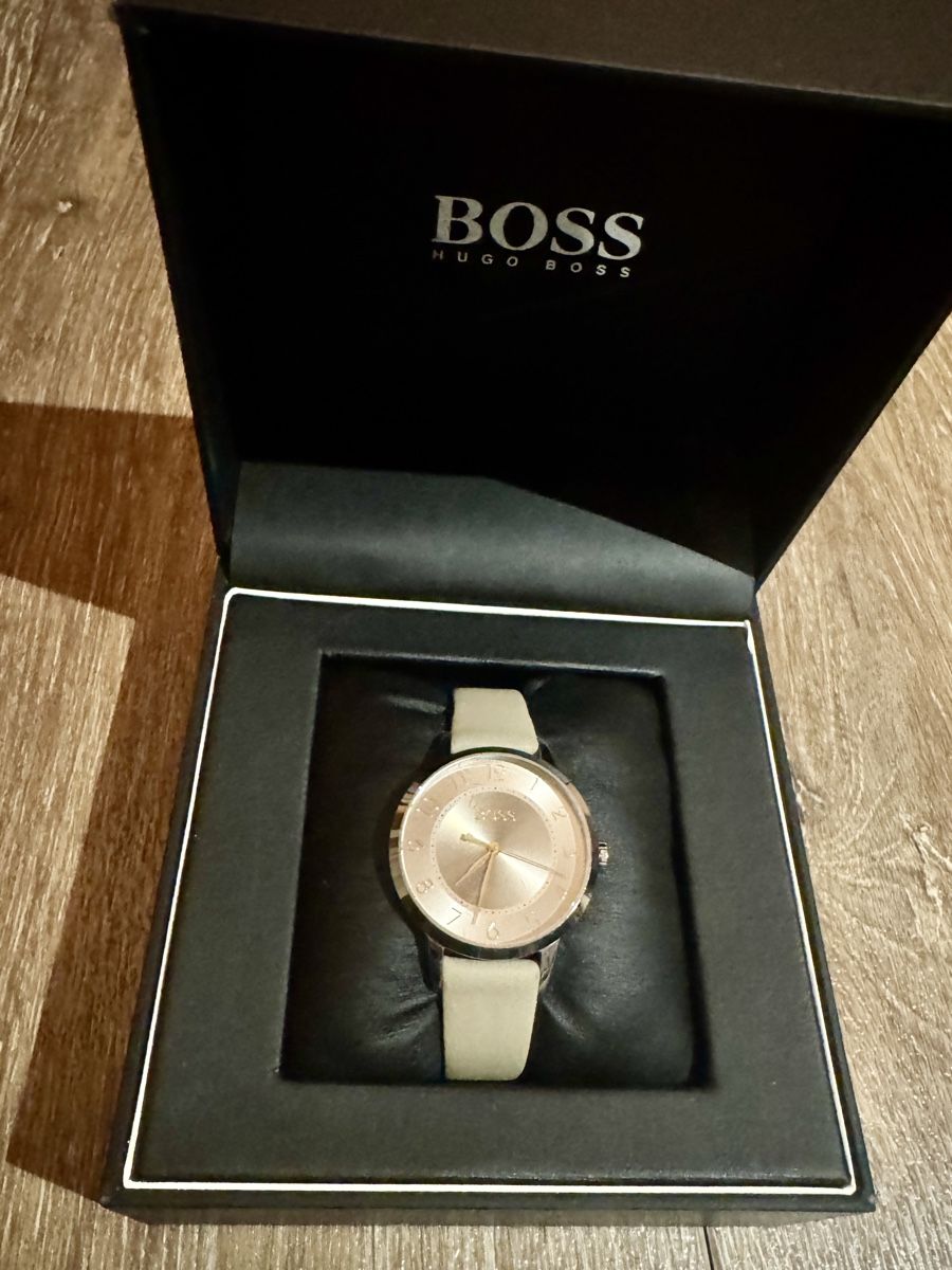 Hugo Boss Montres: Hugo Boss Damenuhr mit hellem Armband, Eclipse – D'occasion à Windisch par Anja13 2