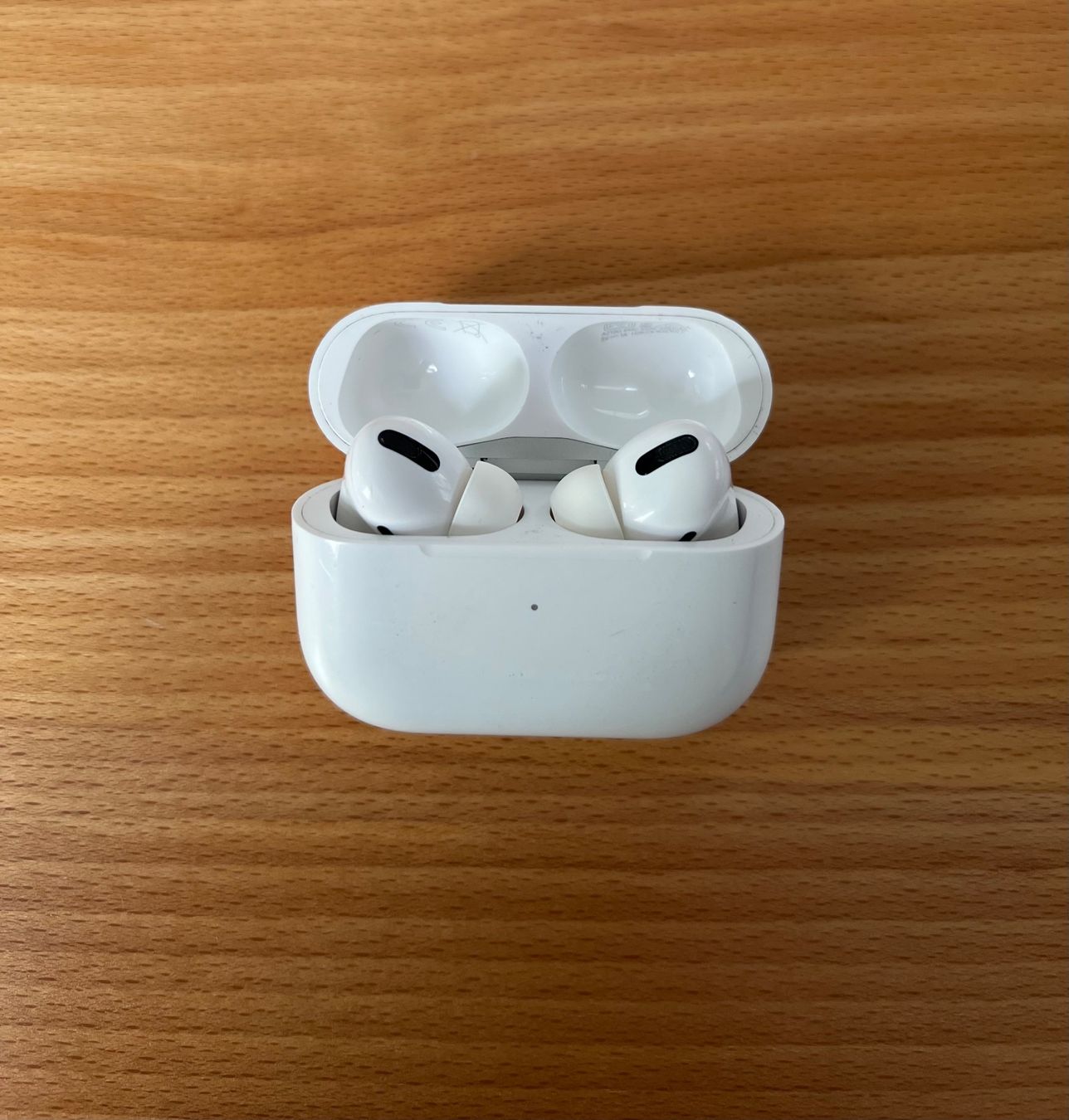 Apple Headsets: Airpods Pro 1. Generation – Gebraucht aus Erstfeld von  5