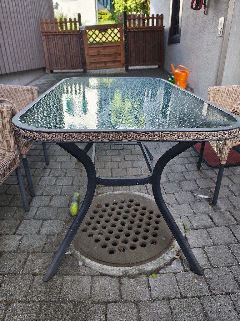 Tischset: Gartentisch Glas mit 4 Stühlen Polyrattan hellbraun – Gebraucht aus Hedingen von fis_6l6n 5