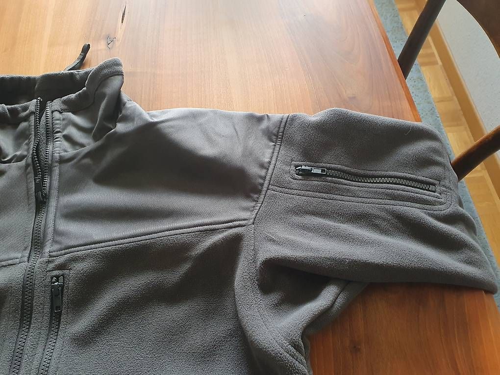 Vestes: Fleecjacke Classic Army  schwarz – D'occasion à Zürich par Kadas8 1