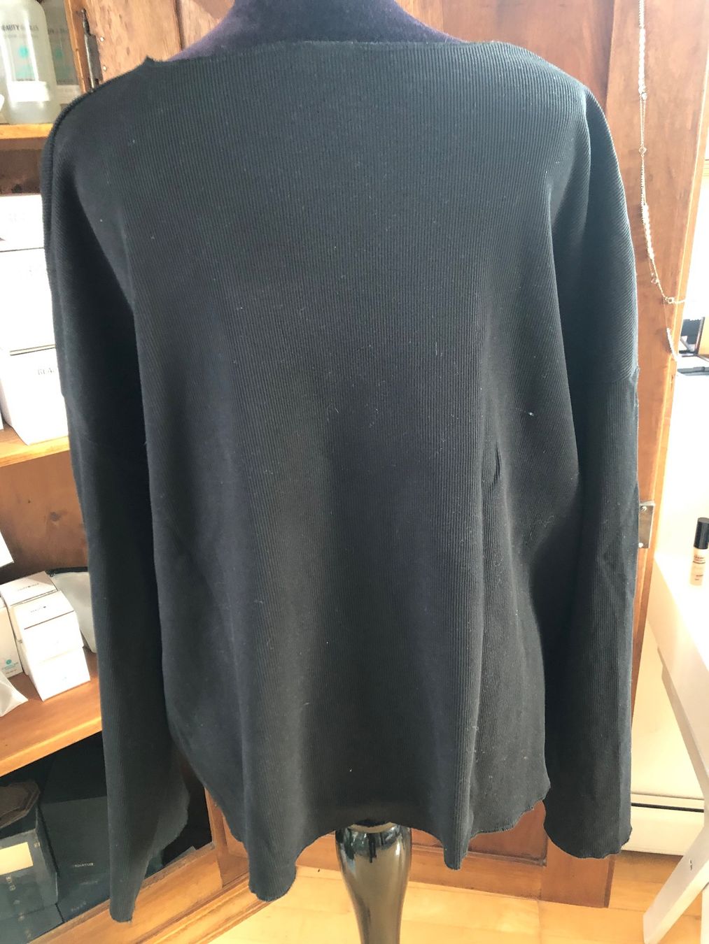 Maglioni & Felpe: Damen Pullover schwarz gerippt weit geschnitten – Usato da Arlesheim venduto da leyRum4.5 4