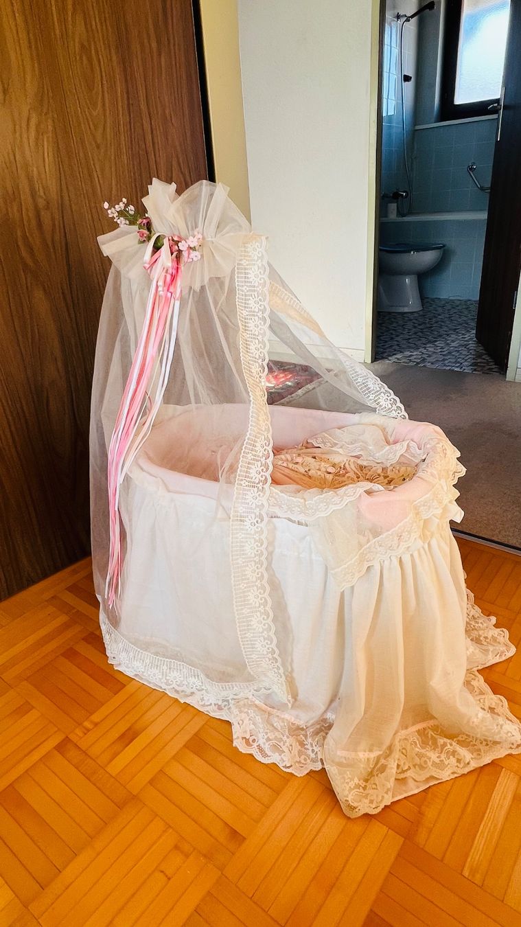 Sdraiette & Sdraiette a dondolo: Puppe mit Wiege – Usato da Röschenz venduto da tan_xlt9 2