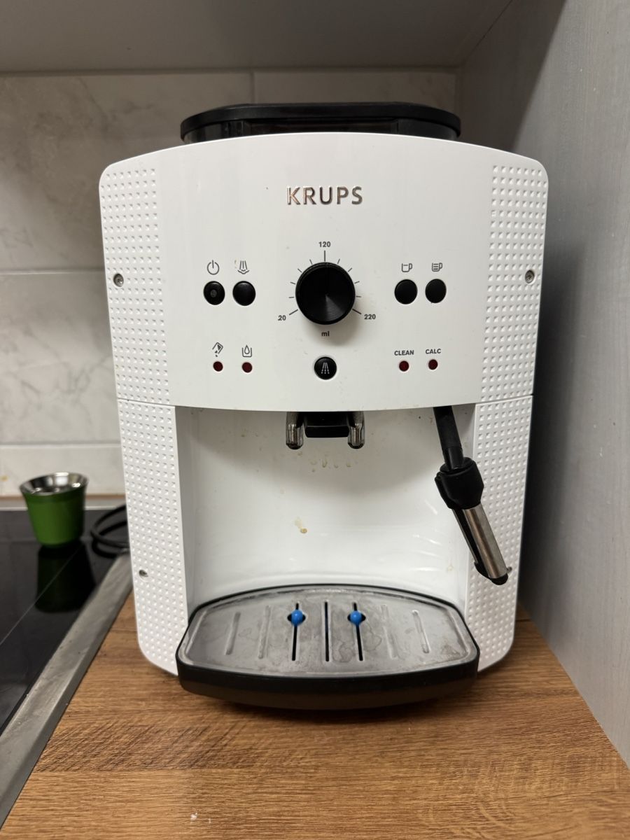 Krups Macchine per caffè & Macchine per espresso: Krups Essential Espresso Coffee Machine – Usato da Oberengstringen venduto da Palibal