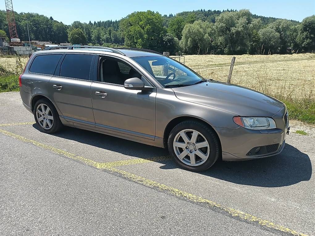 Volvo Autos: Volvo V70 III D5 – Gebraucht aus Biel/Bienne von Deutz6206A