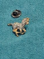 Pin's cheval avec brillants - strass