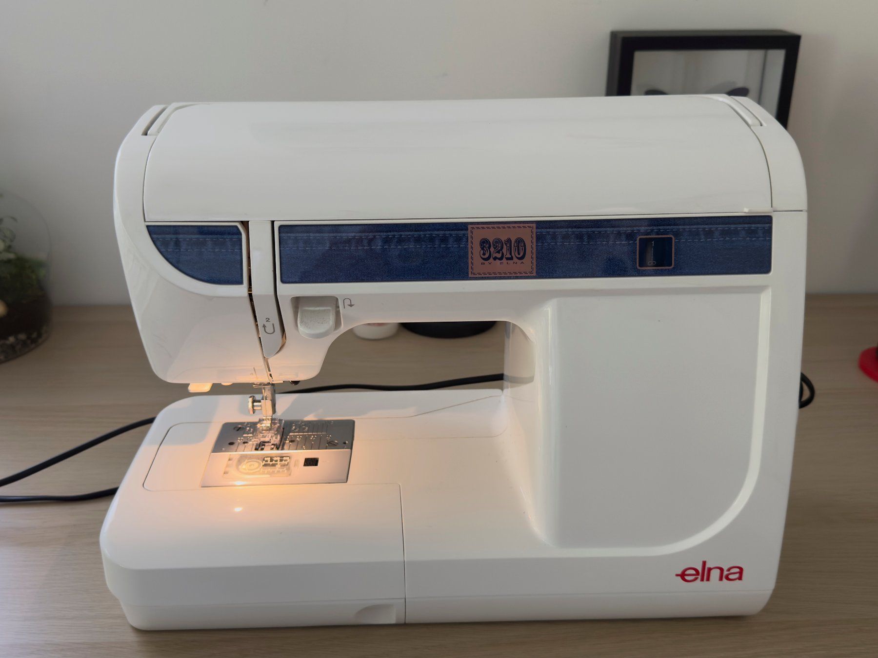 Macchine da cucire: Machine à coudre Elna 3210 designed for jeans – Usato da Vessy venduto da marine64 4