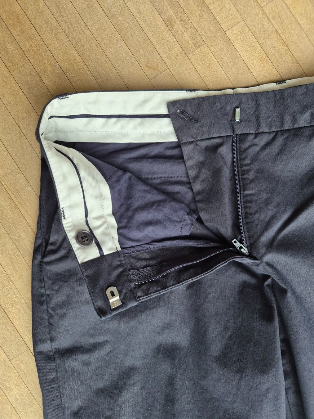Gant Pantaloni: GANT elegante Stoffhose neuwertig – Nuovo (secondo la descrizione) da Zürich venduto da Mokile