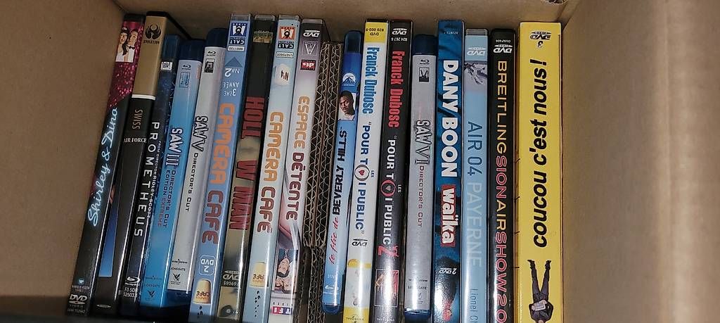 Alle DVDs: Lot de 40  Blu-ray et DVD divers – Gebraucht aus Vésenaz von emose