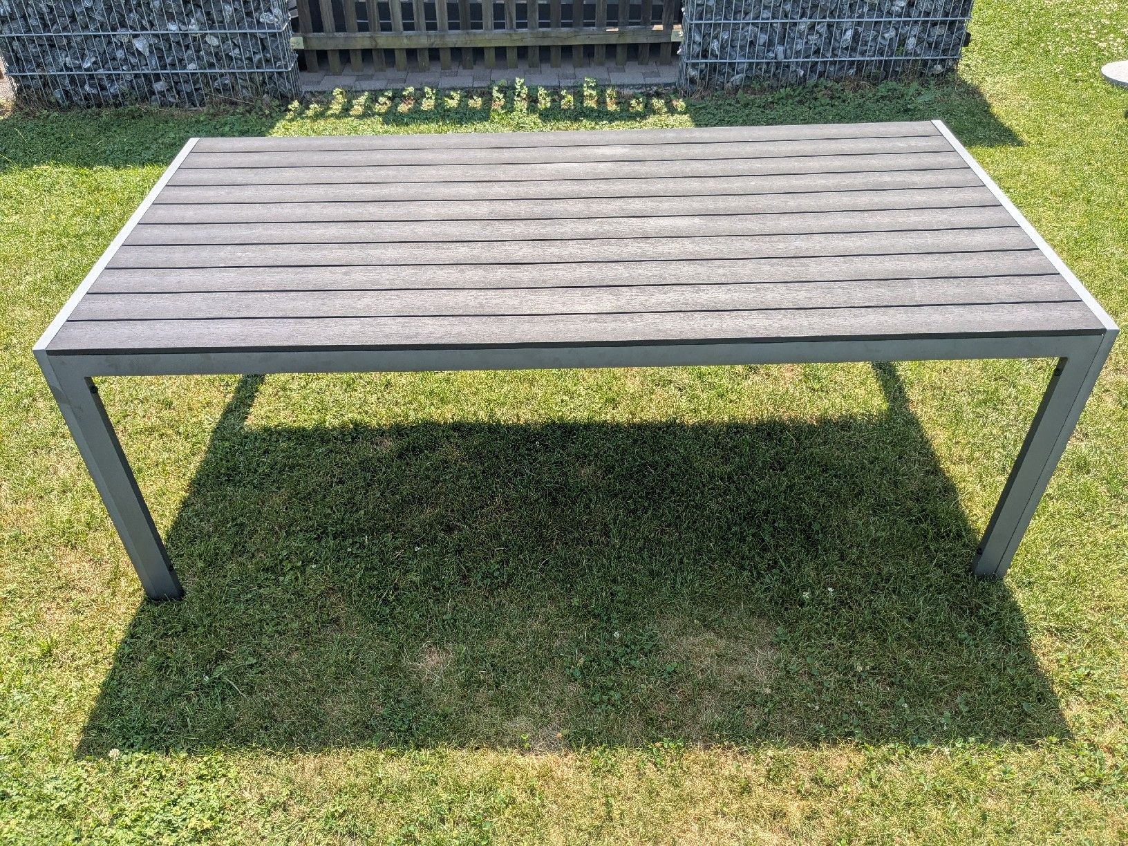 Tische: Gartentisch Kunststoff/Metall Anthrazit rechteckig gebraucht – Gebraucht aus Lachen SZ von stefan.kuettel
