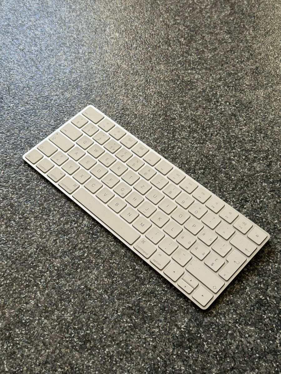 Apple Tastiere: Apple Tastatur QWERTZ  – Usato da St. Gallen venduto da jennaboy
