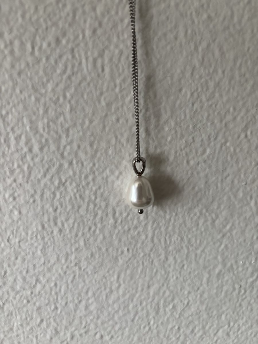 Colliers: Kette mit Perlenanhänger Silberfarben – D'occasion à Bülach par reaos