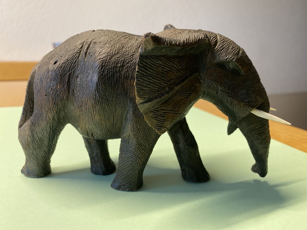 Figuren: Elefant aus Holz geschnitzt – Gebraucht aus Mülligen von Flockenstiel
