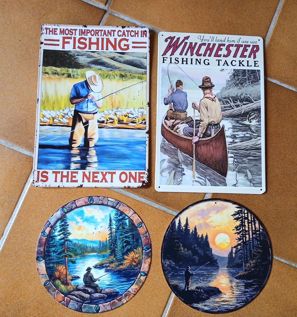 Tutte le decorazioni: Lot de 4 plaques décoratives sur le thème de la pêche – Usato da Sciernes-d'Albeuve venduto da Dojo004