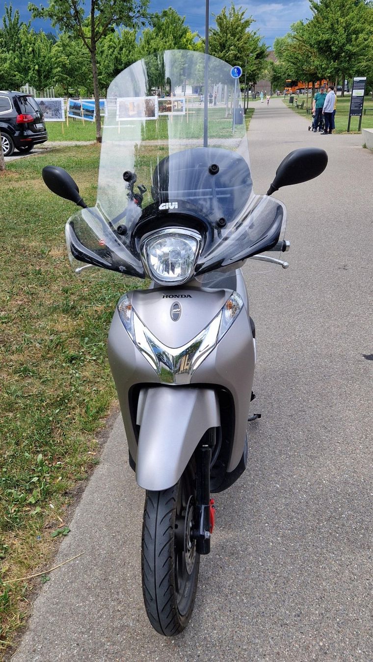 Honda Scooters: Honda SH Mode 125 (ANC125) – gepflegt, MFK 05/2025, Topcase – Gebraucht aus Winterthur von lorenabrunner 1