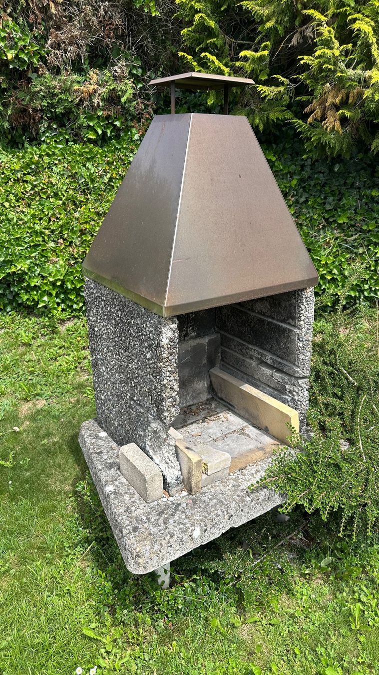 Griglie: Gartengrill Stein mit Abdeckung gebraucht renovationsbedü... – Usato da Eschenbach LU venduto da Duc847 2