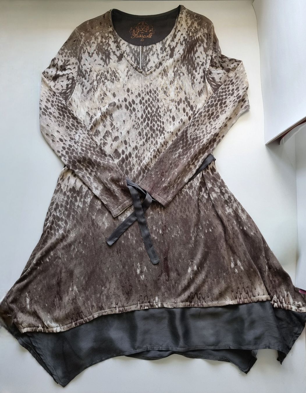 Kleider: M 38/40 PASSPORT Kleid langarm Schlangenprint Boho – Neu (gemäss Beschreibung) aus Dürnten von Bachtelsurfer