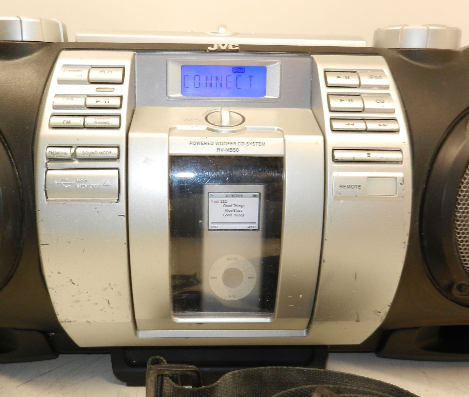 JVC Tragbarer Mediaplayer: JVC BoomBlaster RV-NB50 mit IPod – Gebraucht aus Männedorf von livesteam 4