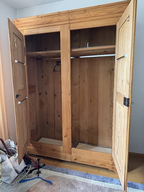 Armoires: Holzschrank – D'occasion à Basel par bar_b2yw 1