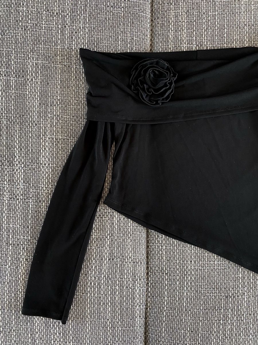 Tops: BLACK OFF-SHOULDER LONG-SLEEVE TOP – Neu (gemäss Beschreibung) aus Glattbrugg von Orange.zh 2