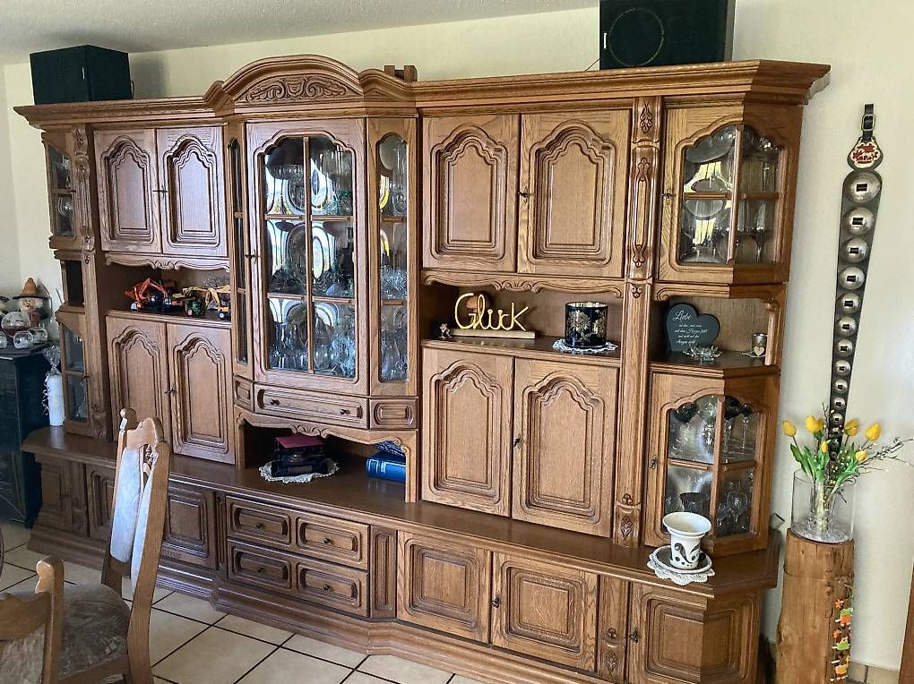Credenze: Wohnzimmerschrank, massiv Eiche – Usato da Root venduto da ViolaF